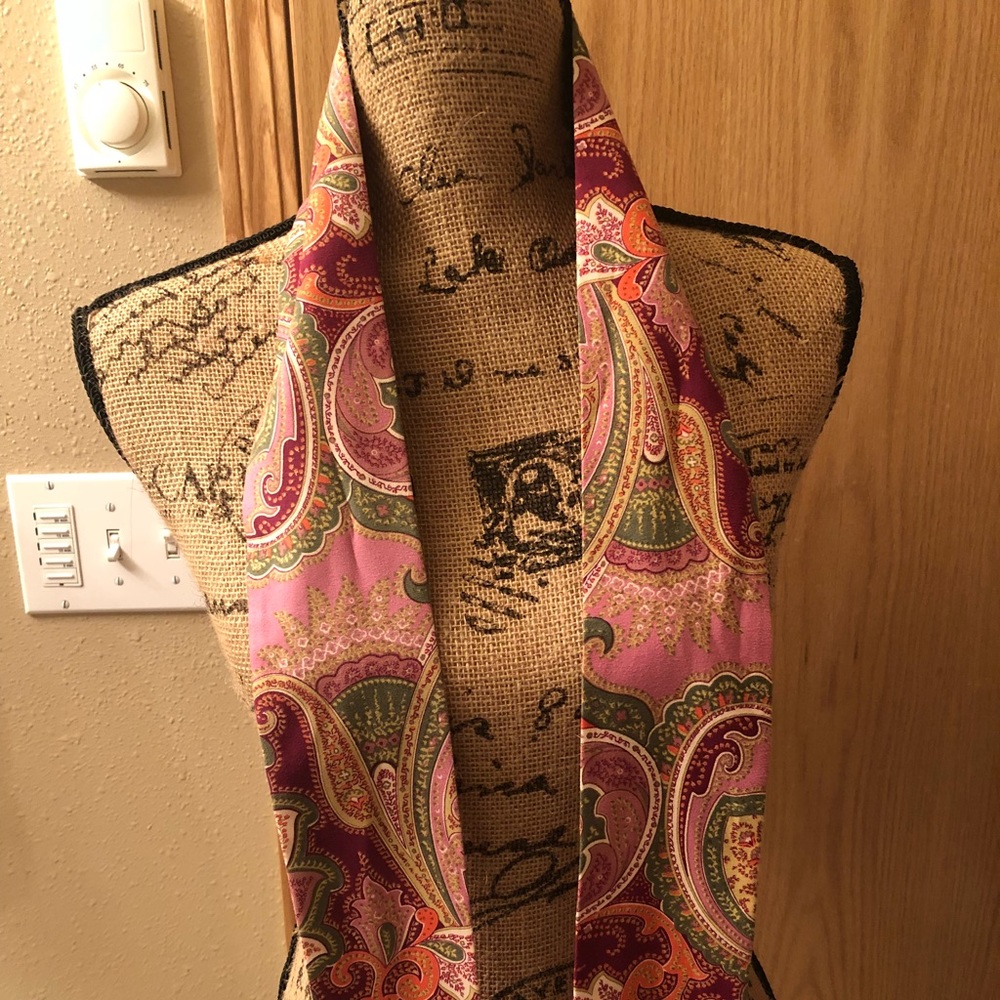 2/8$ Beautiful paisley scarf